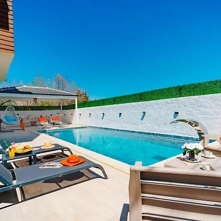 Bella Villa *